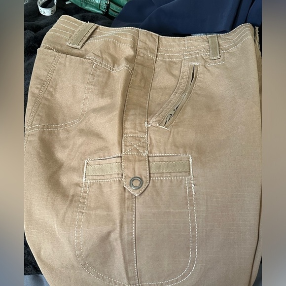Eddie Bauer Blakely Fit Rip Stop Cropped Cargo Camp Travel Pants Cotton Size 2 P - Picture 10 of 13